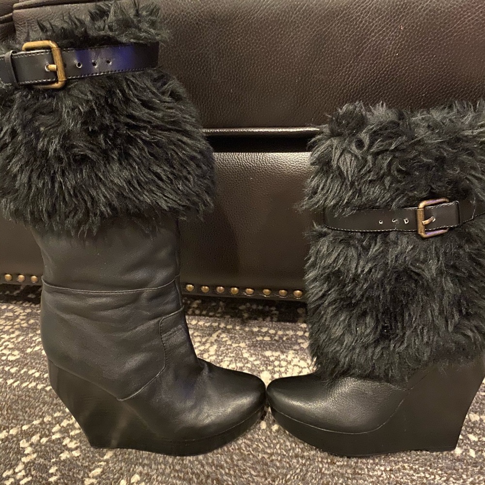 Wedge boots faux